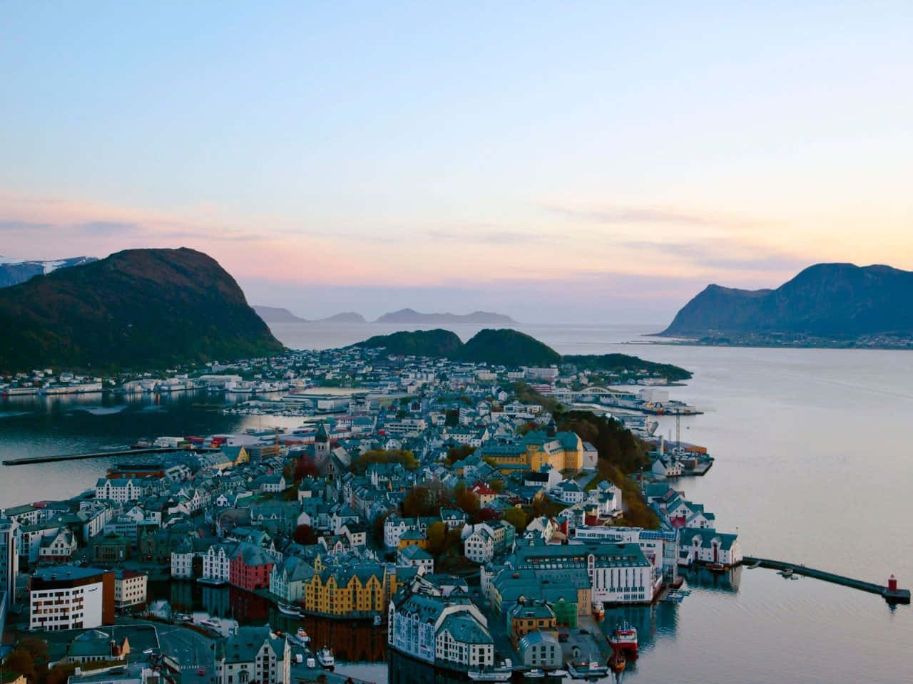 Majestic Ålesund Townscape At Dusk Wallpaper