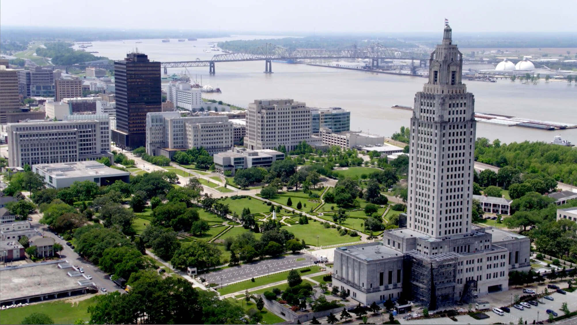 Majestic Baton Rouge Skyline At Dusk Wallpaper