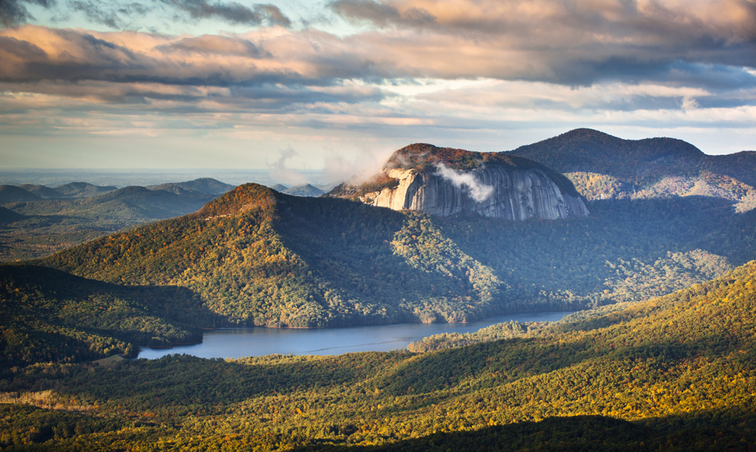 Majestic Beauty Of The Blue Ridge Mountains Wallpaper