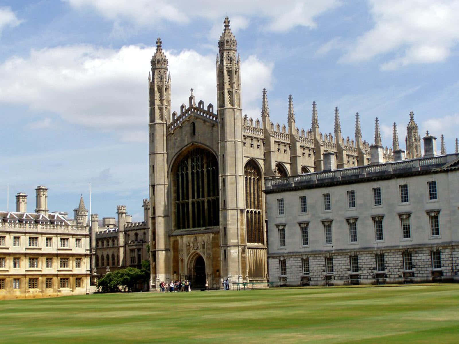 Majestic King's College Of Cambridge University In England Wallpaper