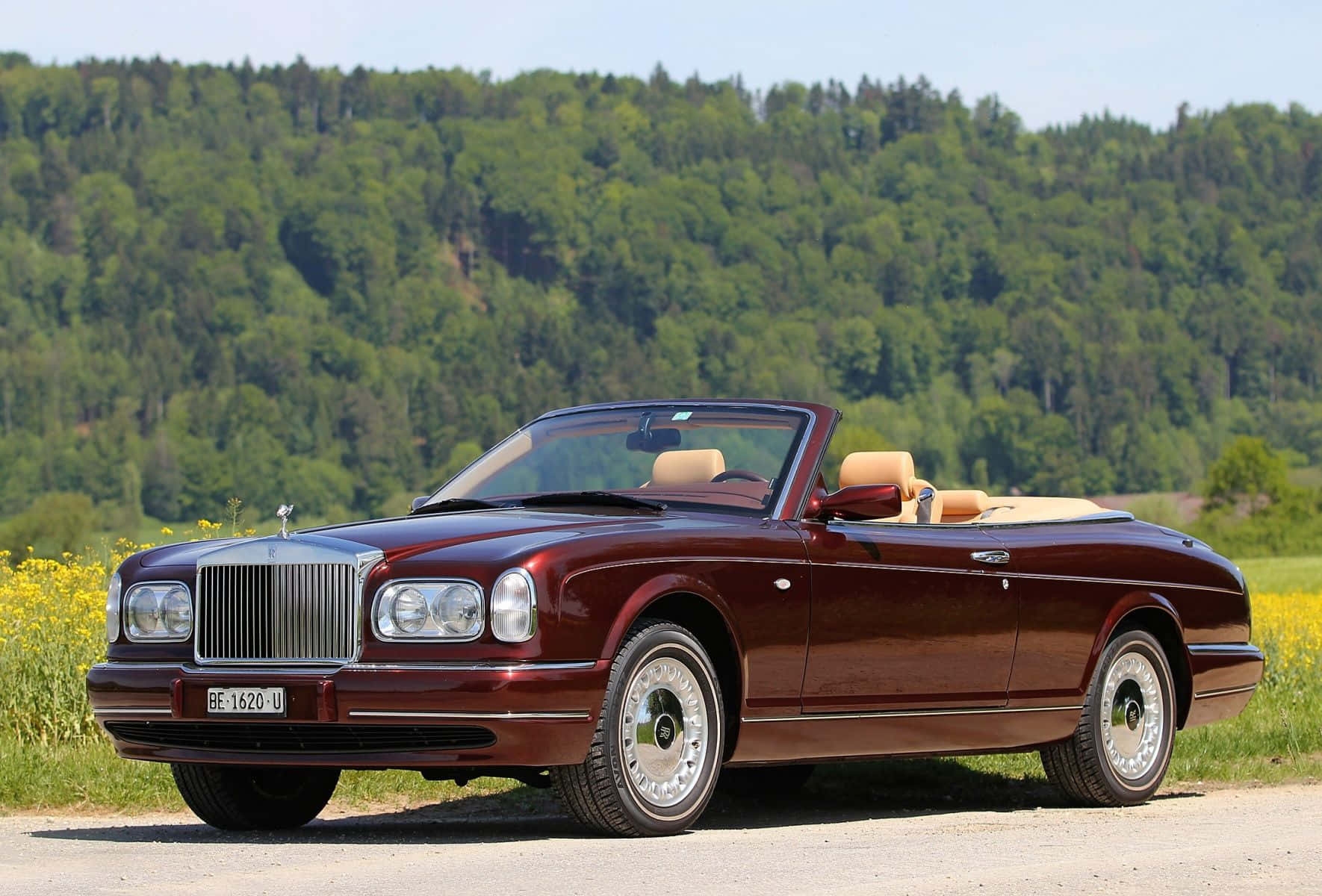 Majestic Rolls Royce Corniche In Its Royal Elegance Wallpaper