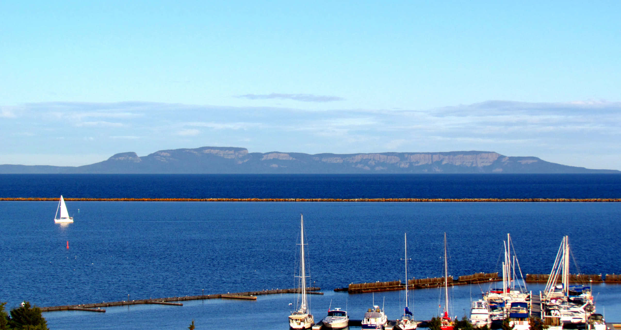 Majestic Sunrise Over Thunder Bay Wallpaper