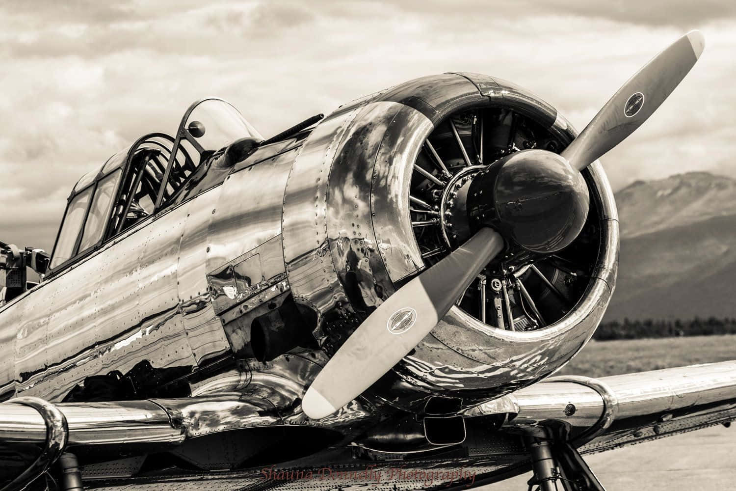 Majestic Vintage Airplane In Flight Wallpaper