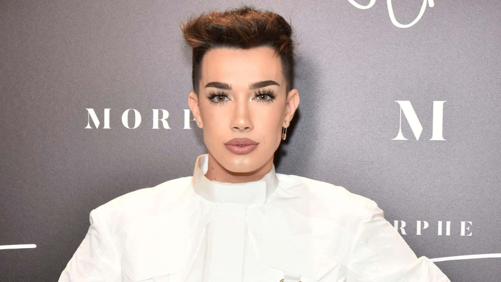 Makeup Artist And Beauty Influencerjames Charles Wallpaper