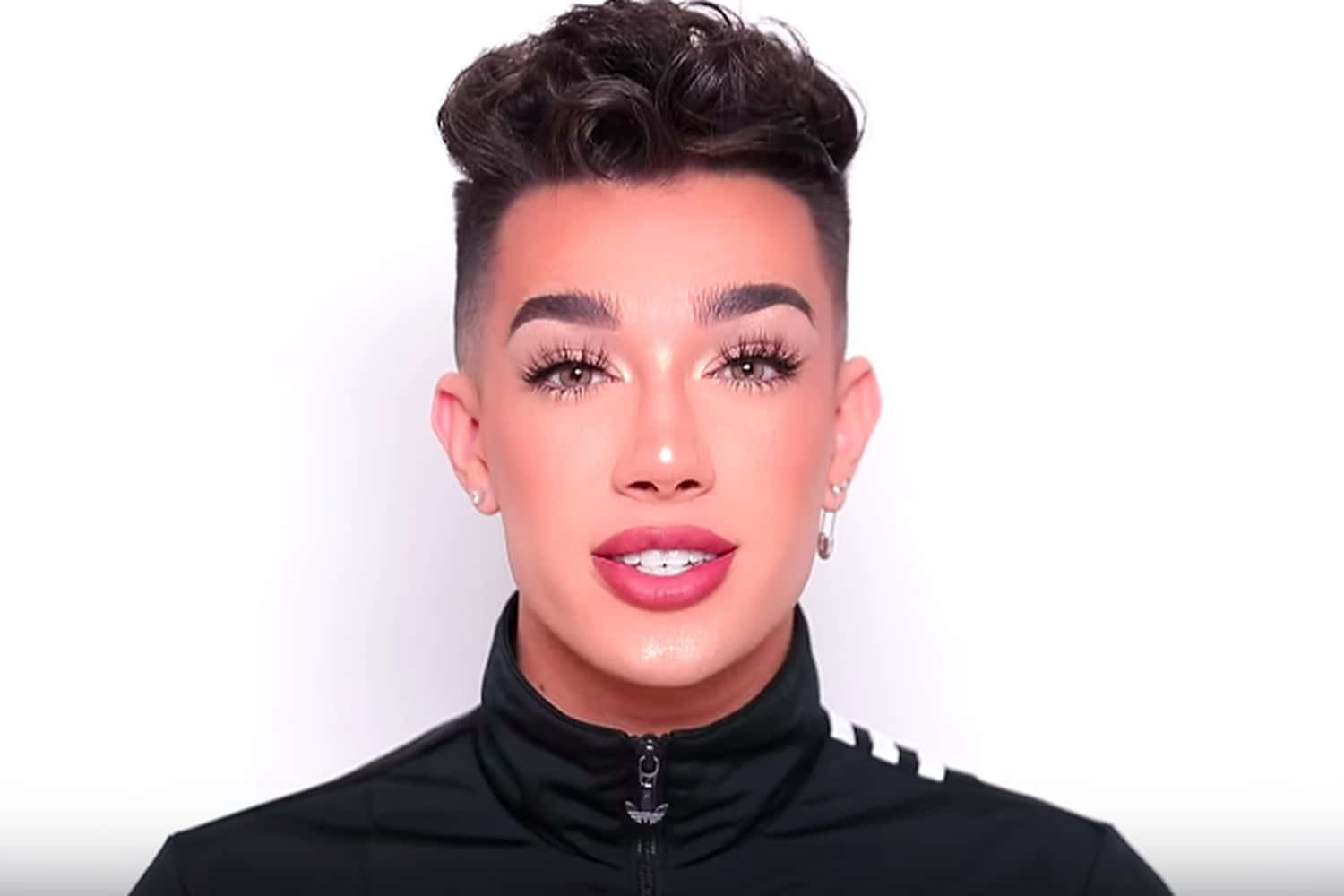 Makeup Artist James Charles Wallpaper