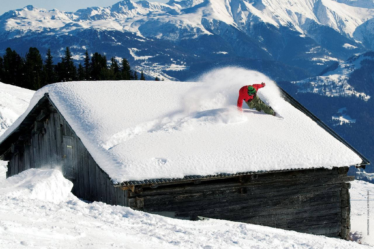 Man With Snowboard Dashing On Roof Wallpaper