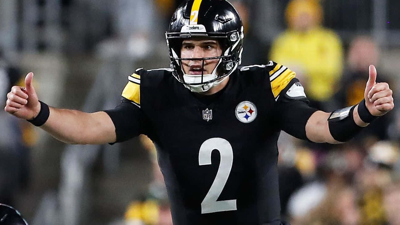 Mason Rudolph Steelers Quarterback Thumbs Up Wallpaper