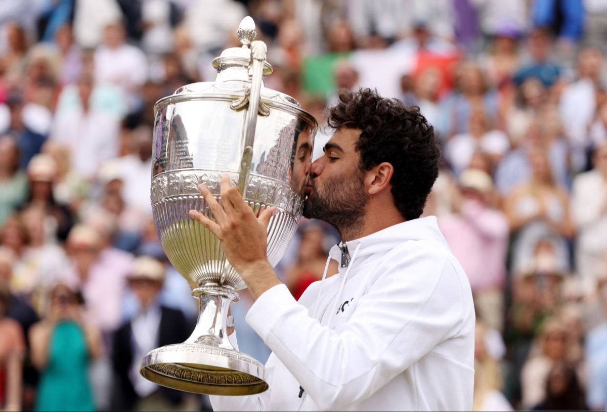 Matteo Berrettini Celebrates Victory With A Trophy Kiss Wallpaper