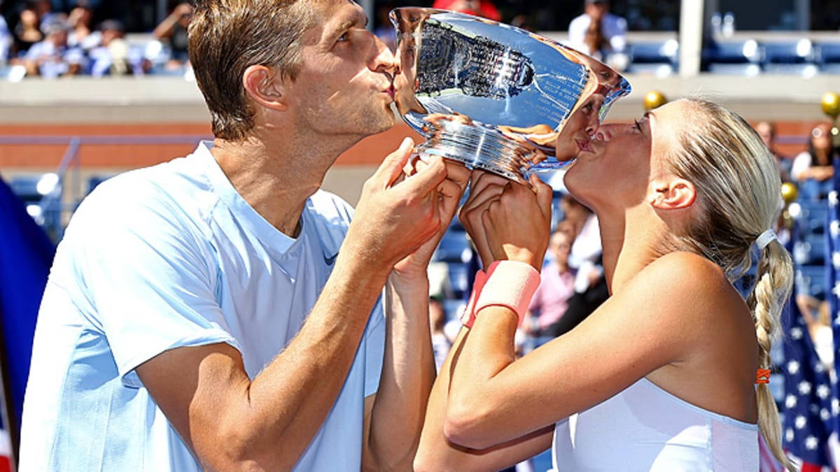 Max Mirnyi Kissing Trophy Wallpaper