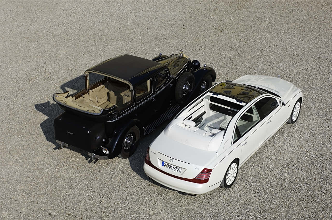 Maybach Landaulet Classicand Modern Wallpaper