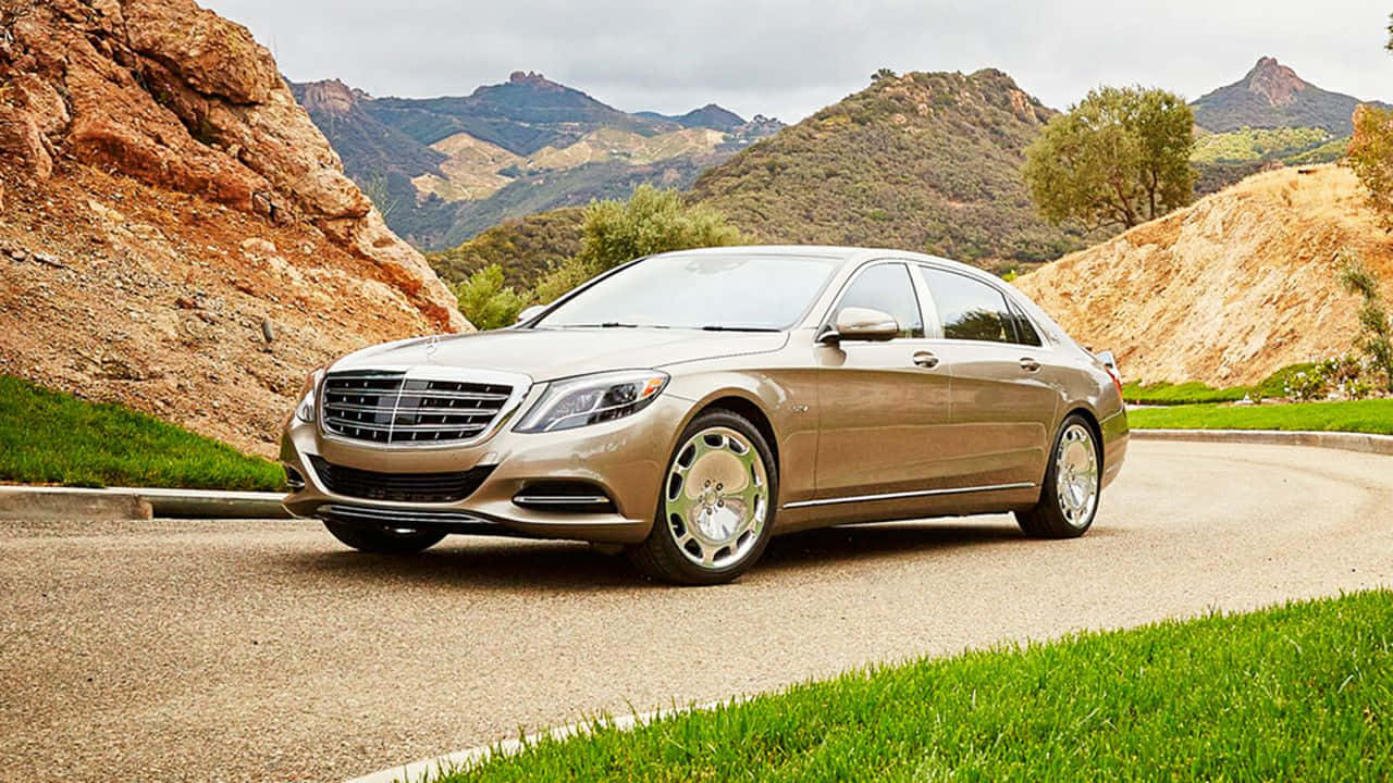 Maybach S600 Luxury Sedan Outdoor Wallpaper