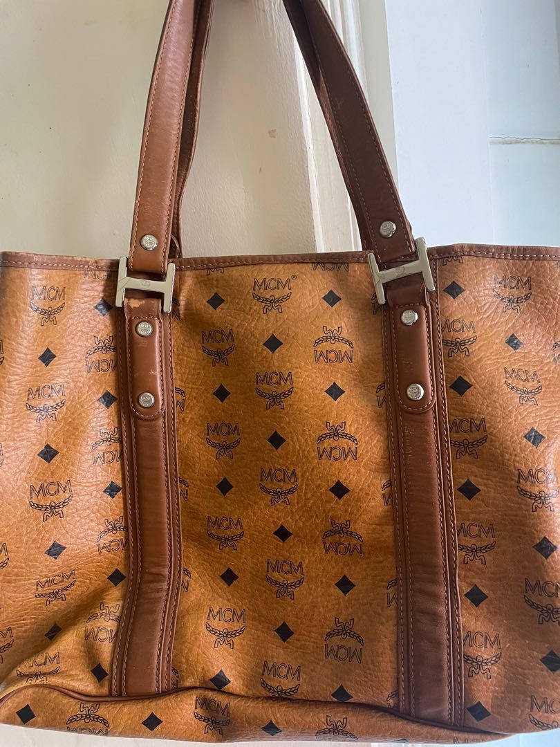 Mcm Cognac Tote Bag Wallpaper