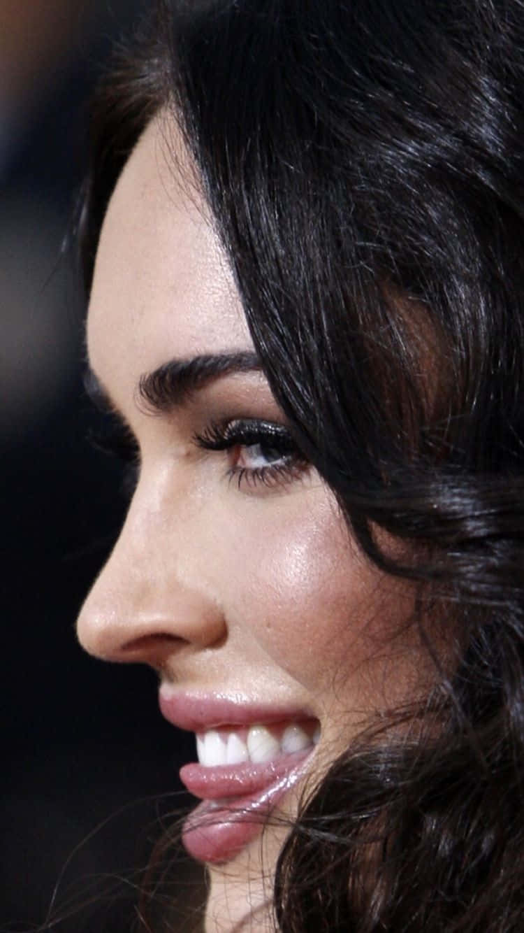 Megan Fox Iphone Close Up Wallpaper