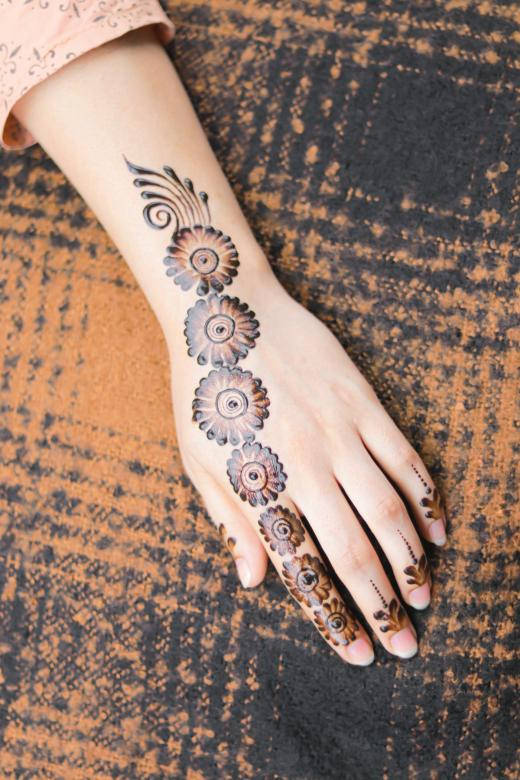 Mehndi Circles Hand Indian Wedding Wallpaper