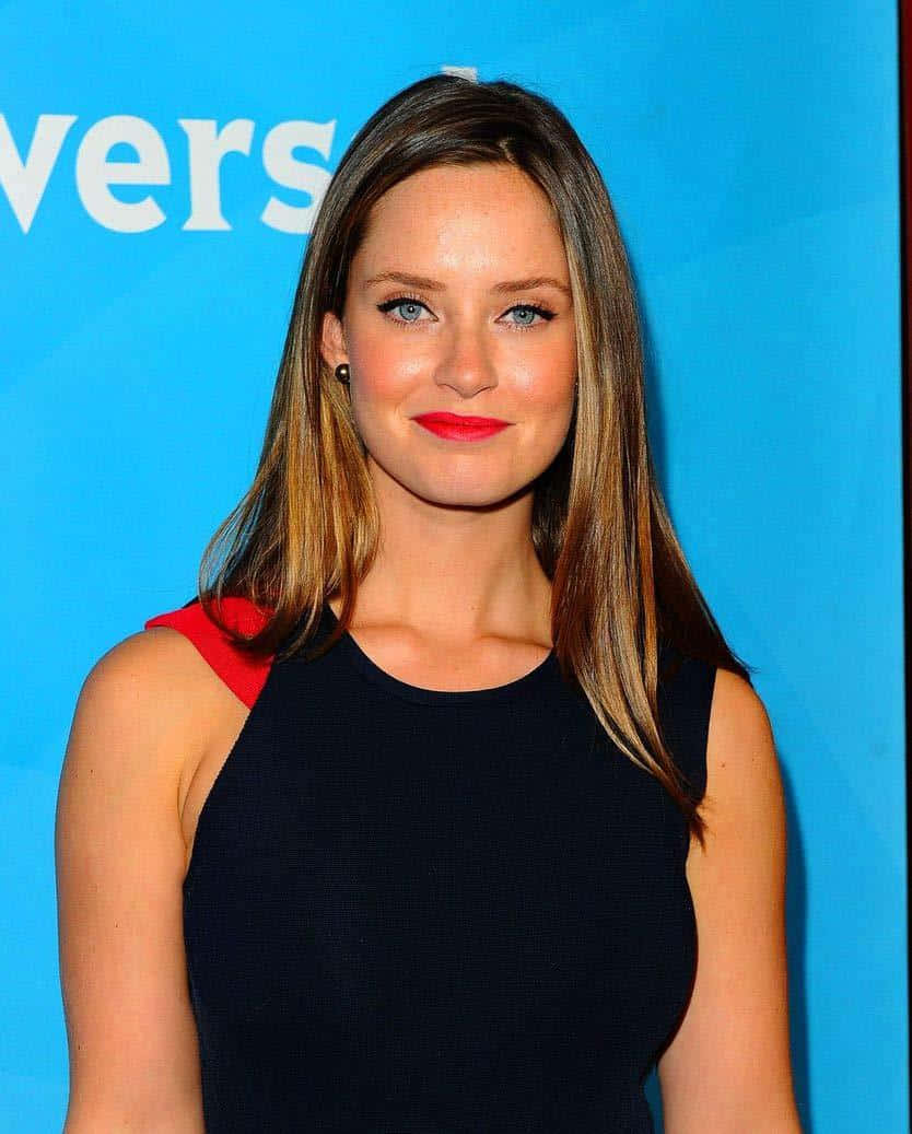 Merritt Patterson Red Blue Backdrop Wallpaper