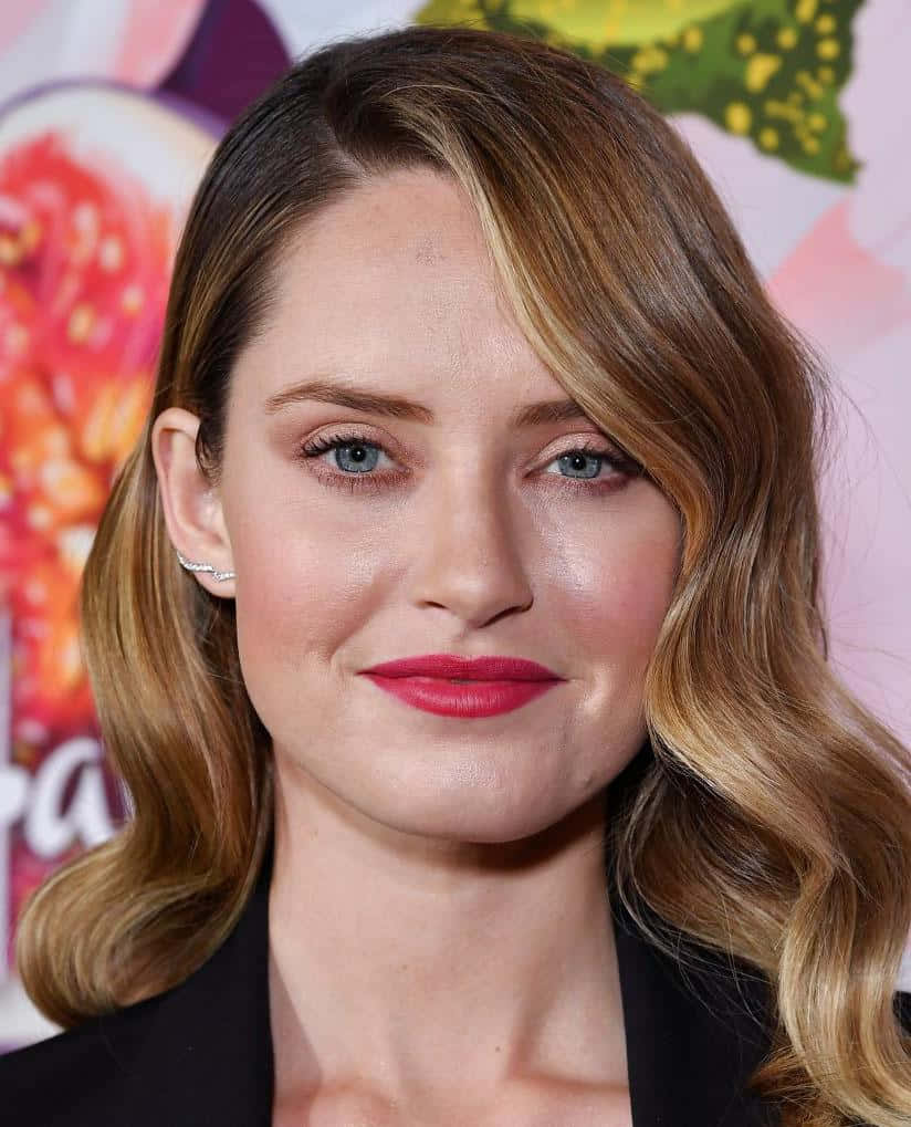 Merritt Patterson Red Carpet Look Wallpaper