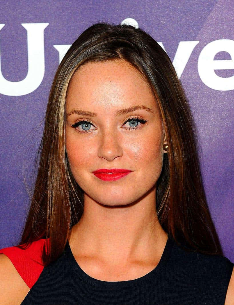 Merritt Patterson Red Lipstick Portrait Wallpaper