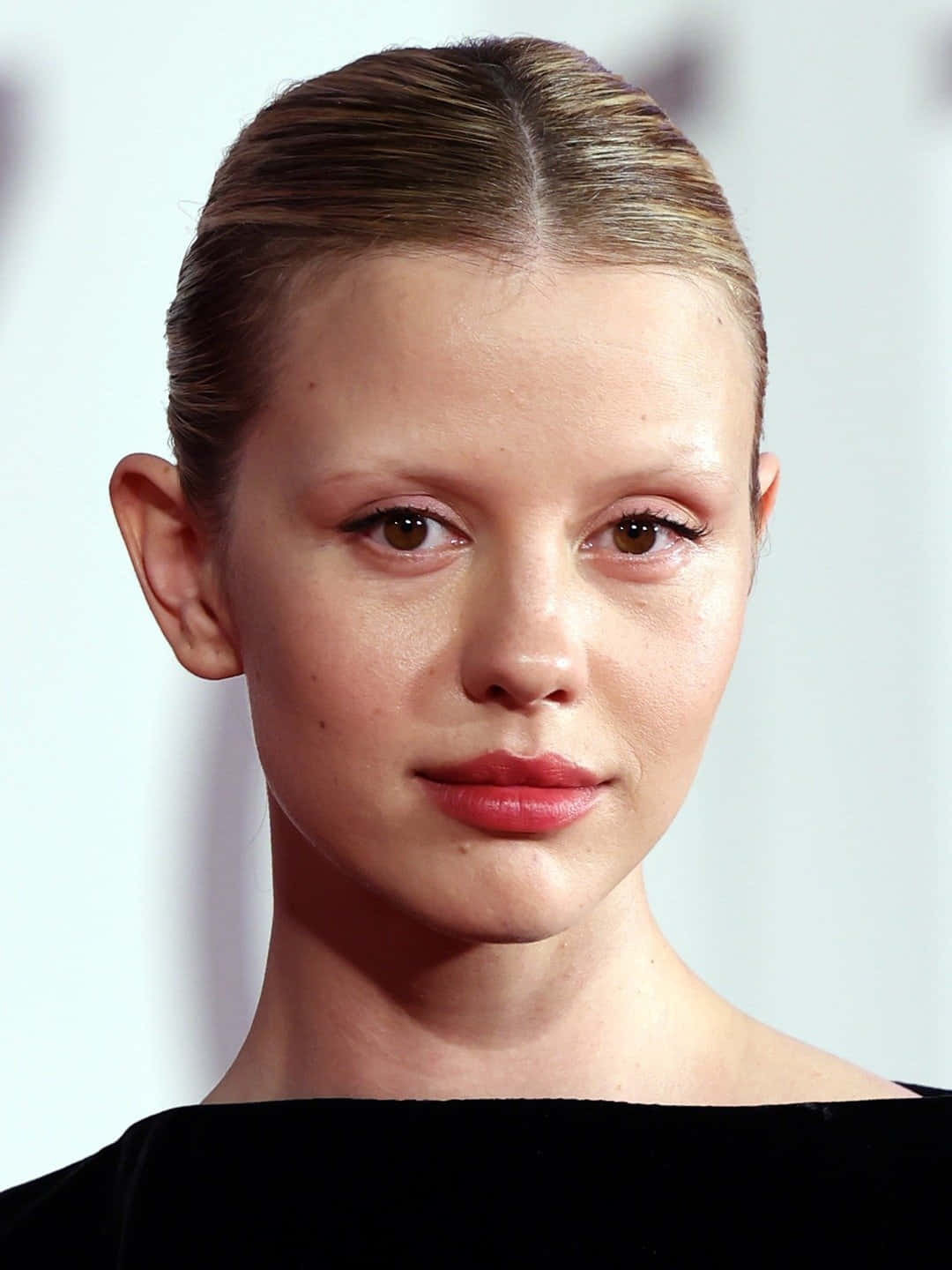 Mia Goth Red Carpet Look Wallpaper