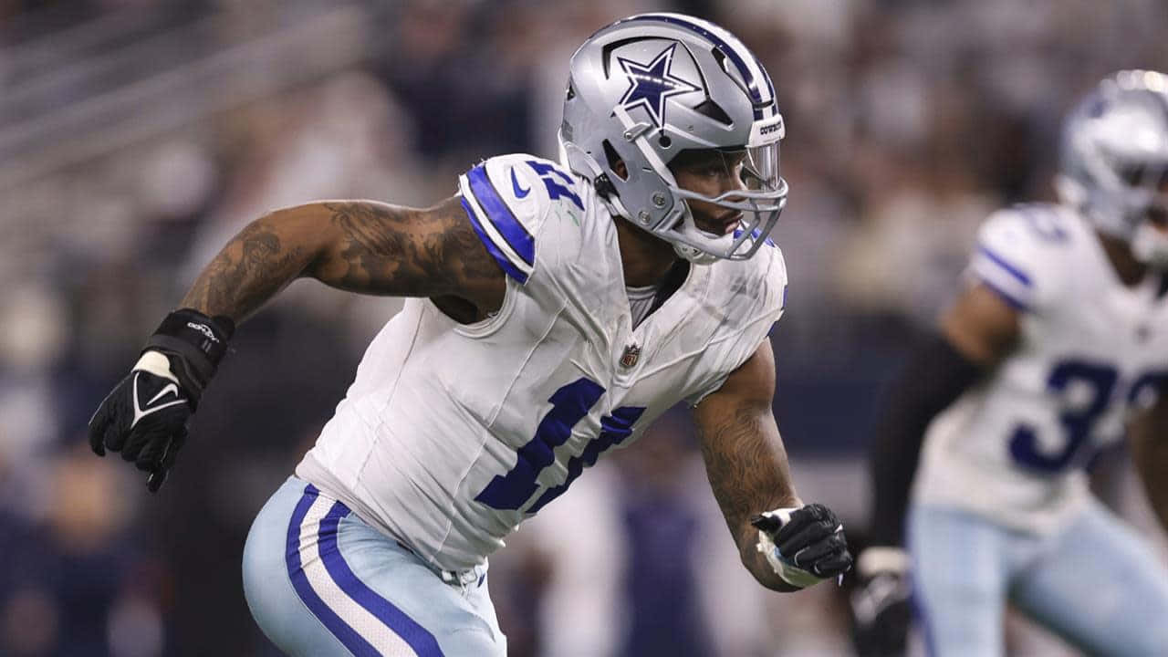 Micah Parsons Dallas Cowboys Action Shot Wallpaper