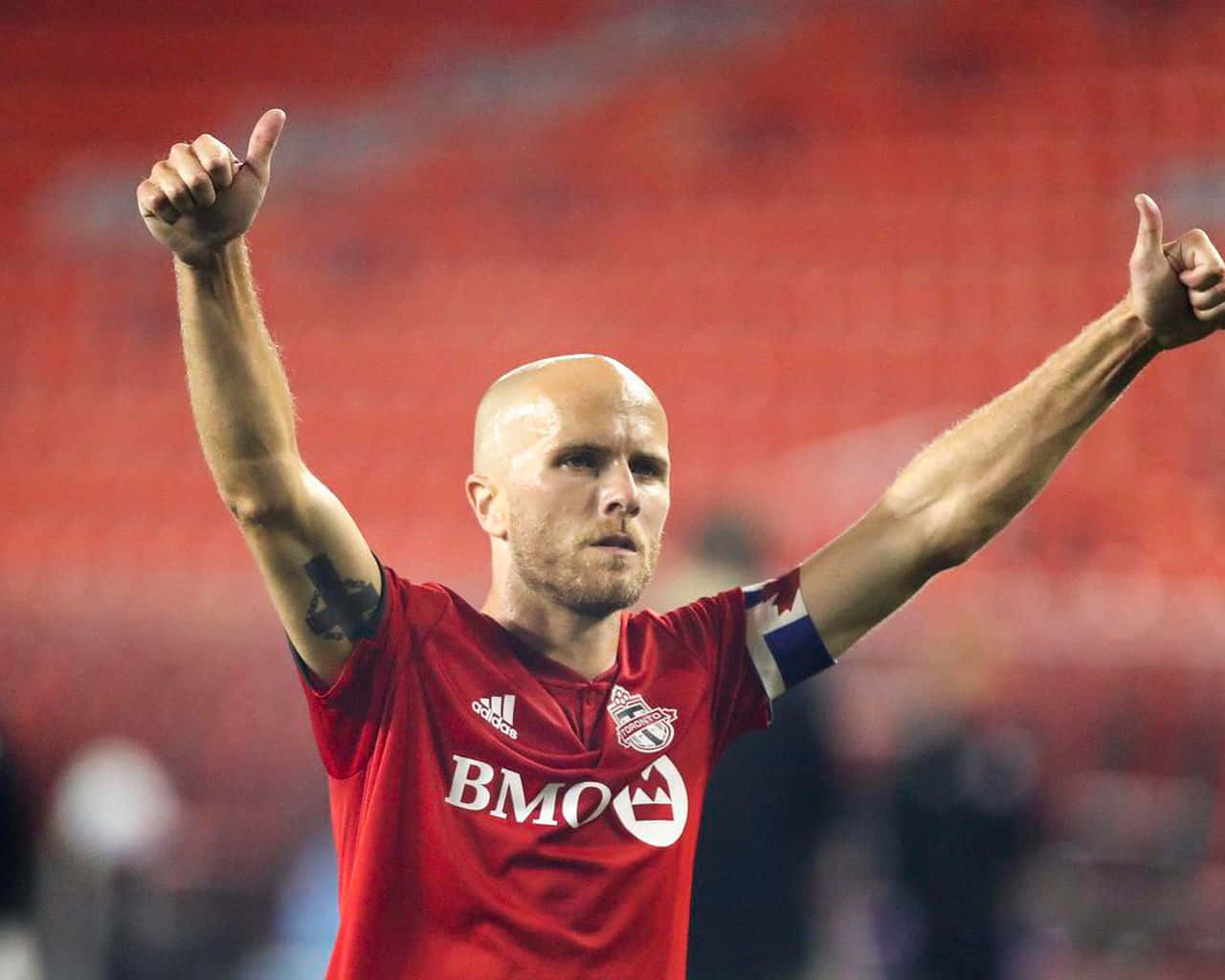 Michael Bradley Makes A Thumbs Up Gesture Wallpaper