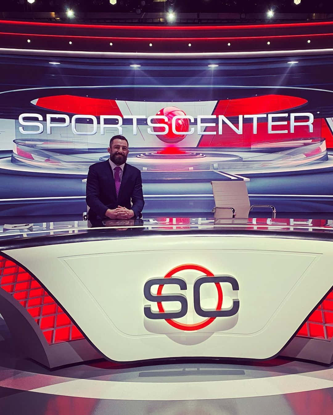 Michael Chiesa At Sportscenter Set Wallpaper