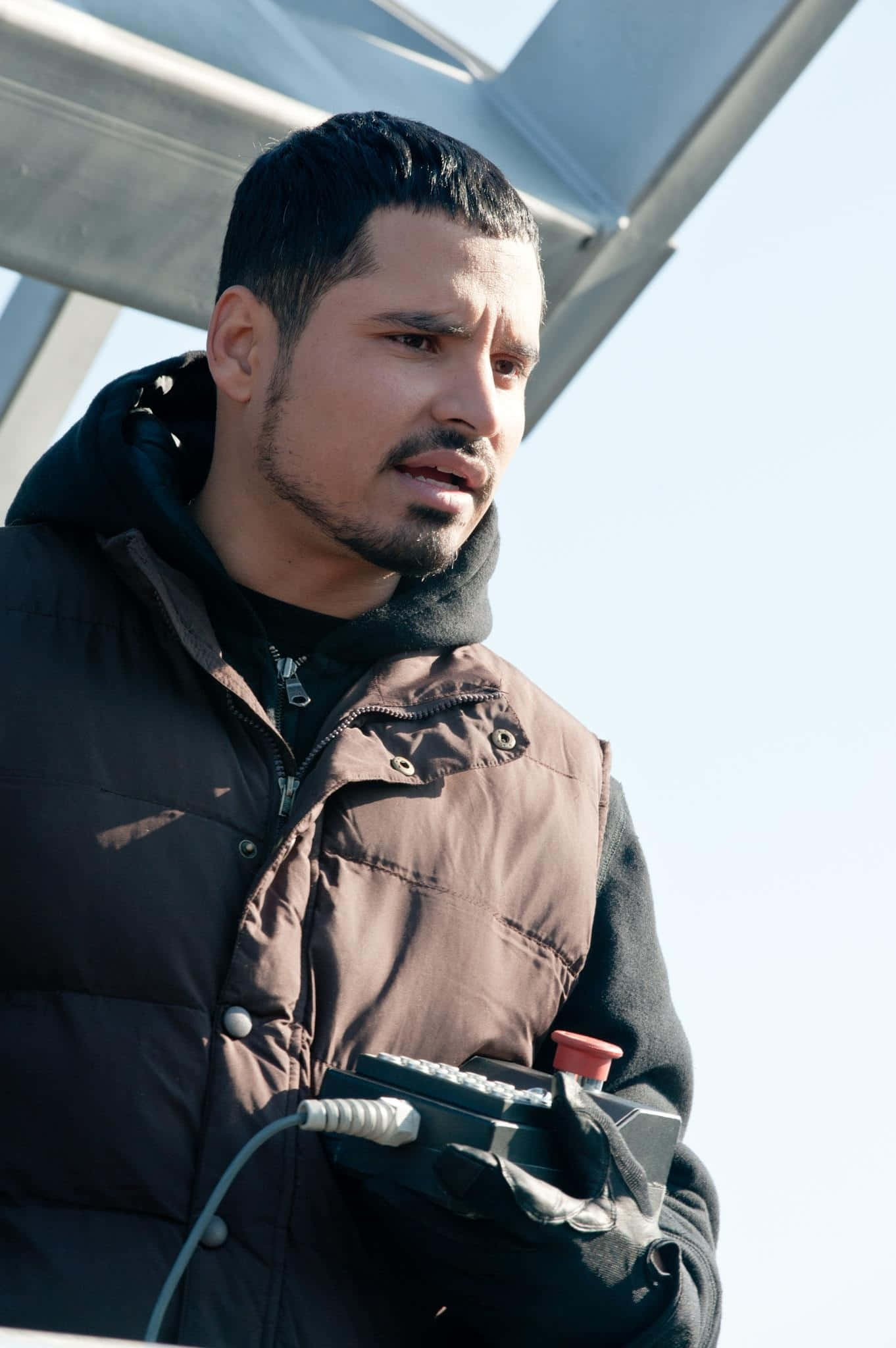 Michael Peña - The Versatile Protagonist Wallpaper