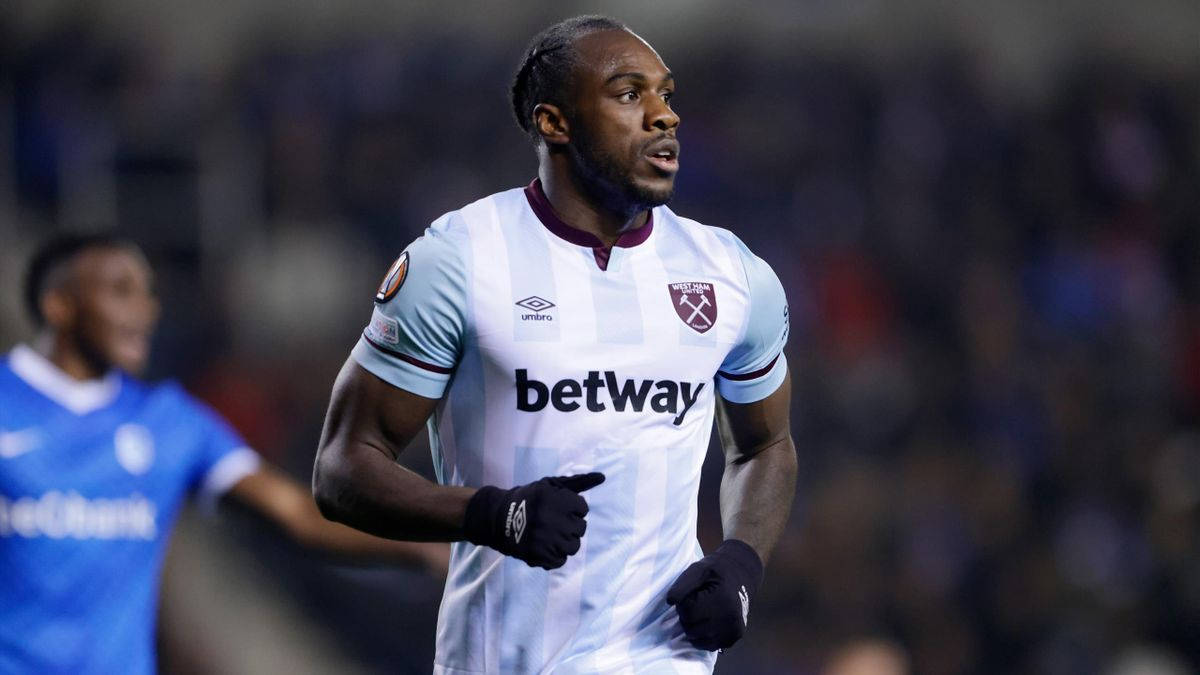 Michail Antonio Running Bluish Shirt Wallpaper