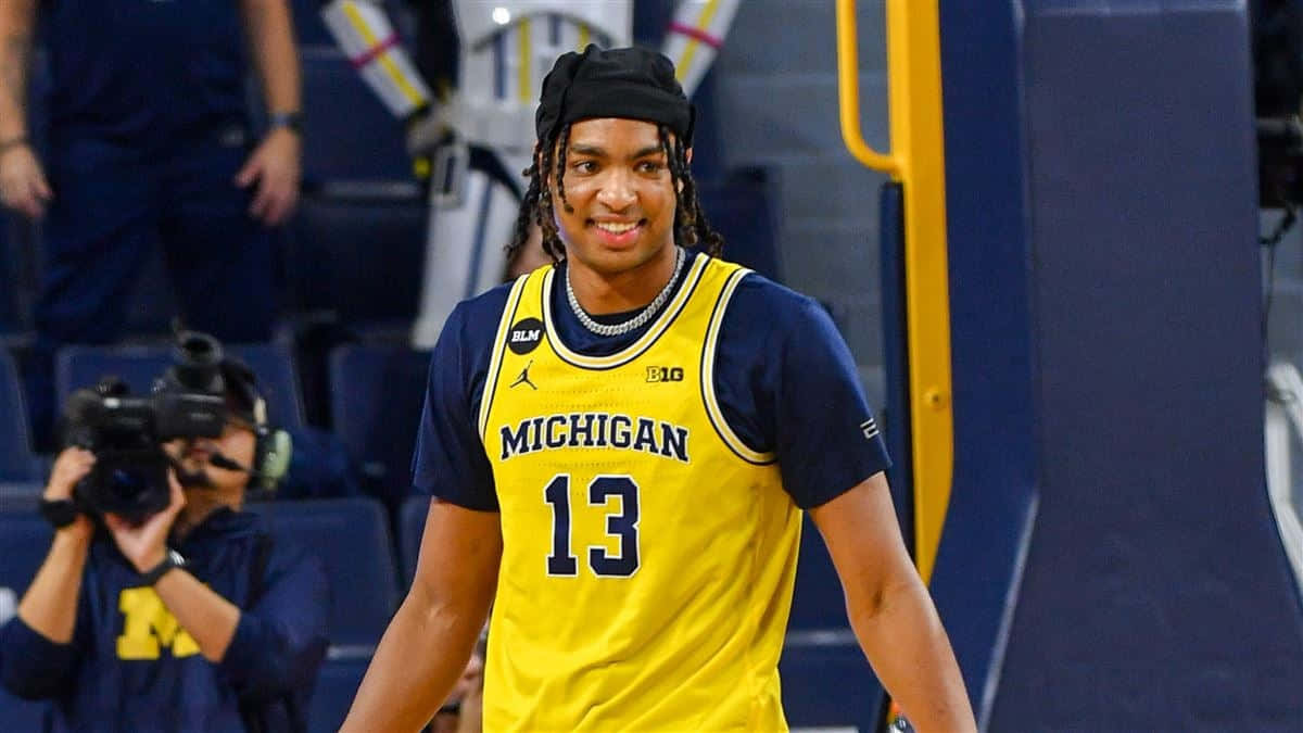 Michigan Basketball Player Smiling Number13 Wallpaper