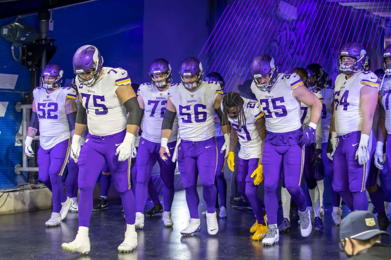 Minnesota Vikings Brian O'neill With Teammates Wallpaper