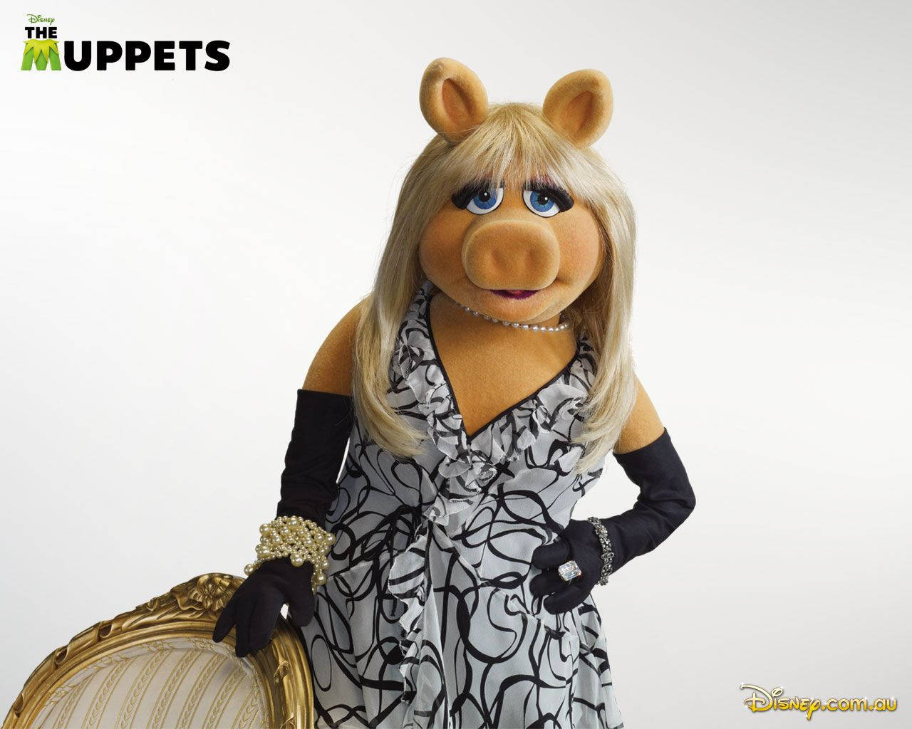 Miss Piggy Dress And Long Black Hair Wallpaper