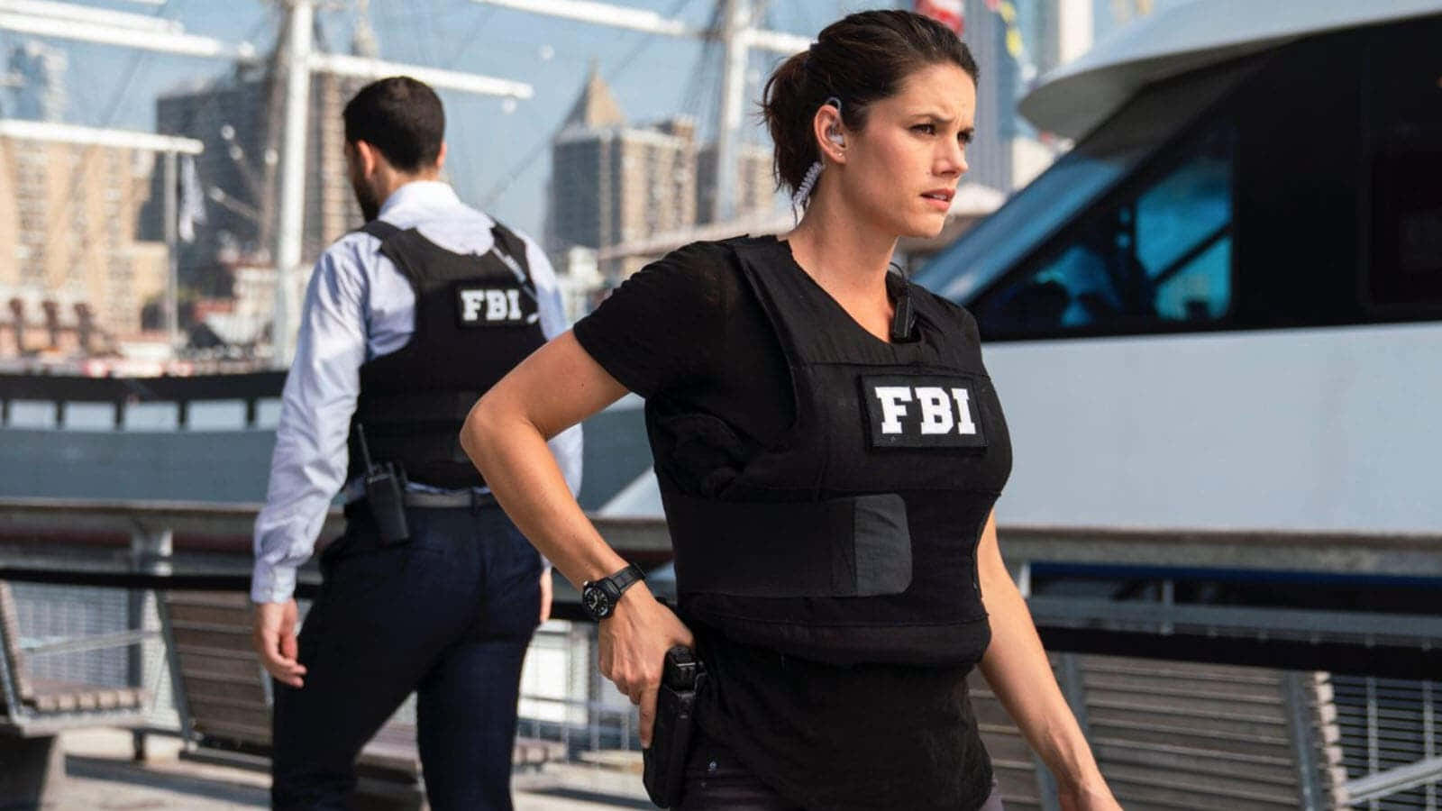 Missy Peregrym F B I Agent On Duty Wallpaper