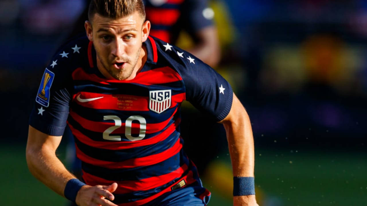 Mls Paul Arriola Midfielder Running Wallpaper