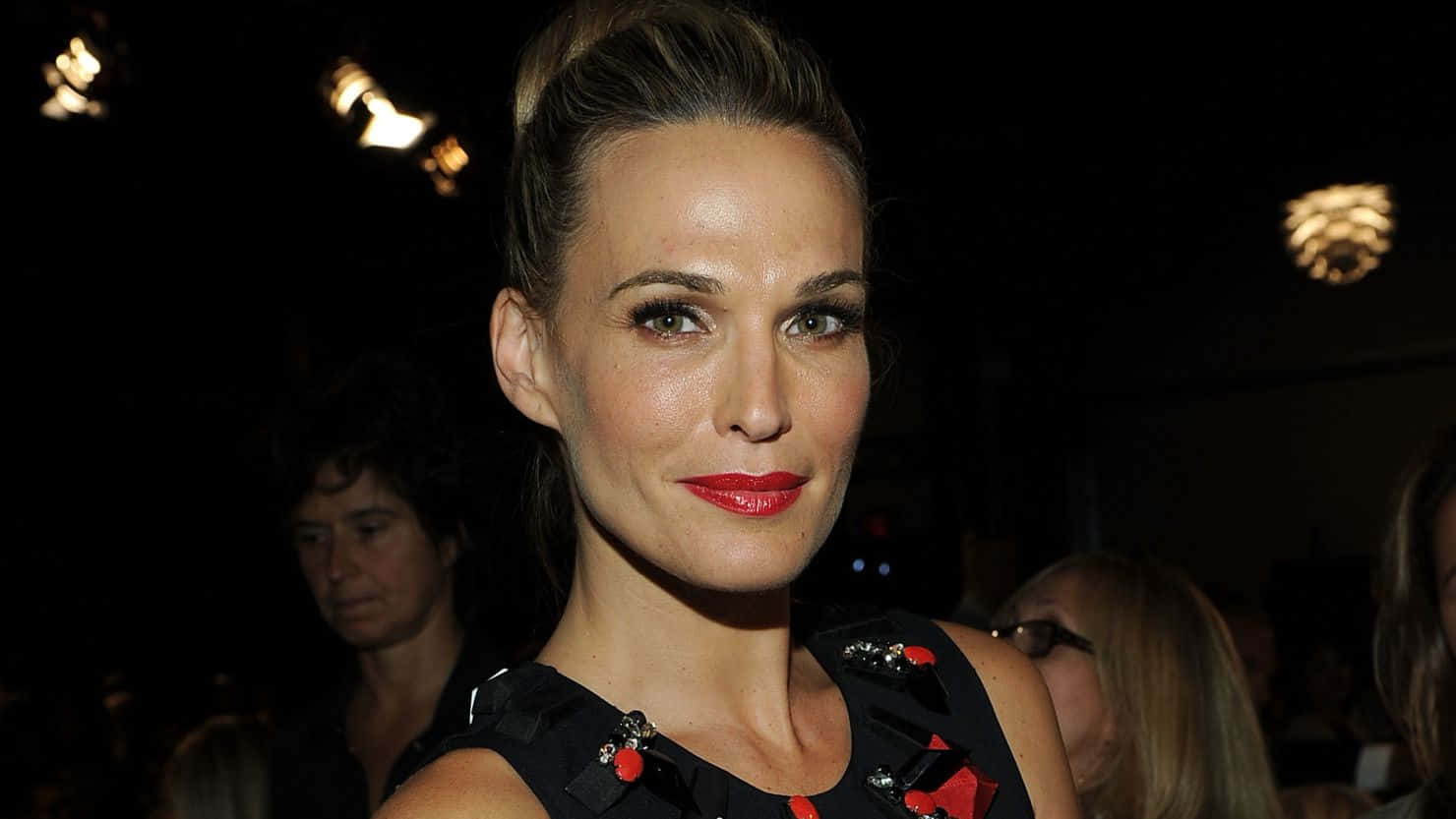 Molly Sims Red Lipstick Event Look Wallpaper