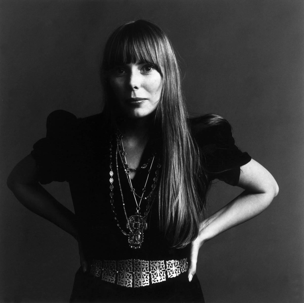 Monochrome Poster Of The Singer Joni Mitchell Wallpaper