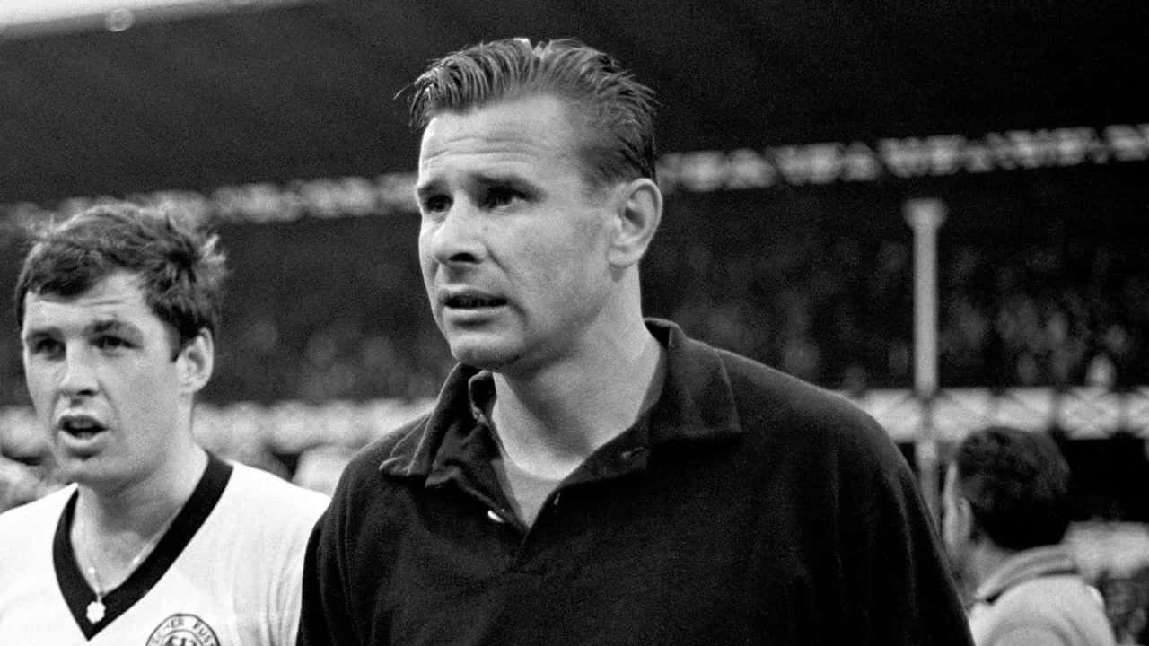 Monochrome Russian Goalkeeper Lev Yashin Wallpaper