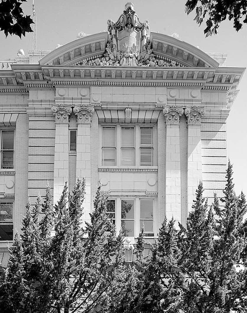 Monochrome Sacramento City Hall Side Wallpaper