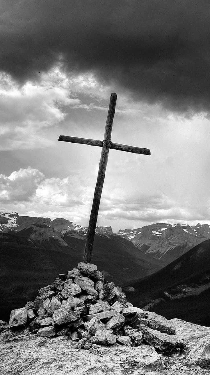 Monochrome Sky Wooden Cross Iphone Wallpaper