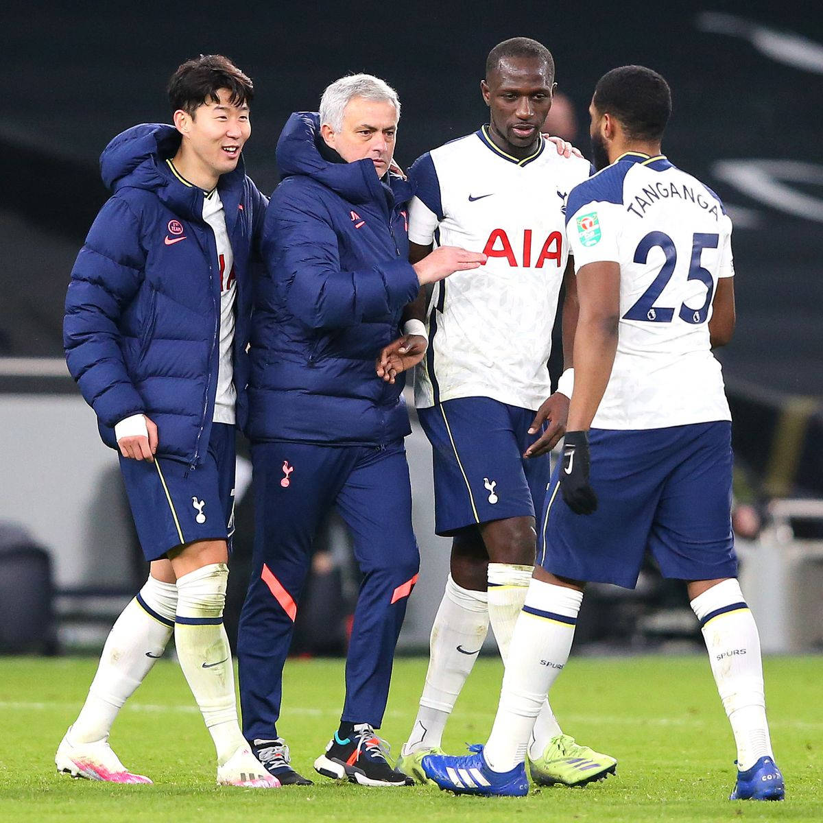 Moussa Sissoko With Football Players Wallpaper