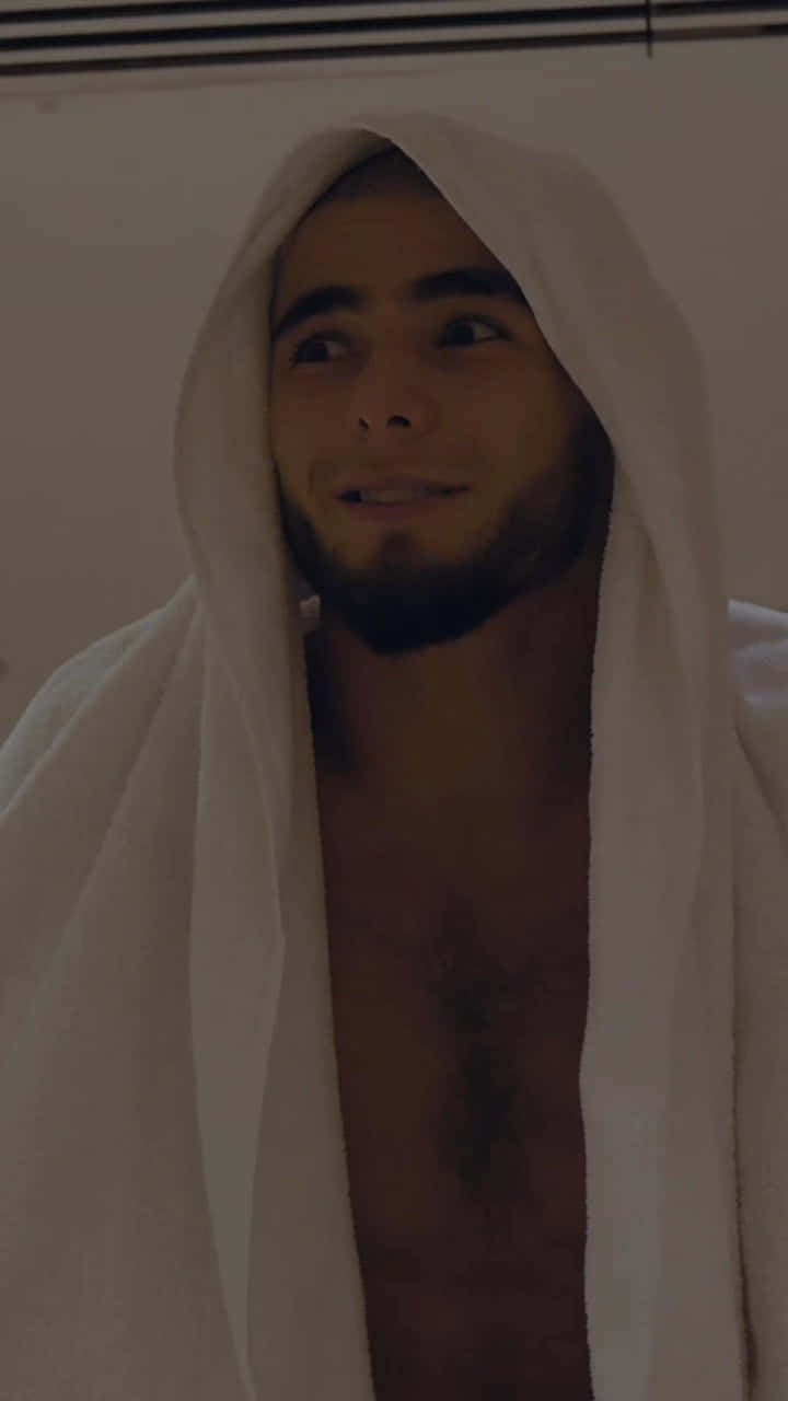 Muhammad Mokaev With Bathrobe Wallpaper