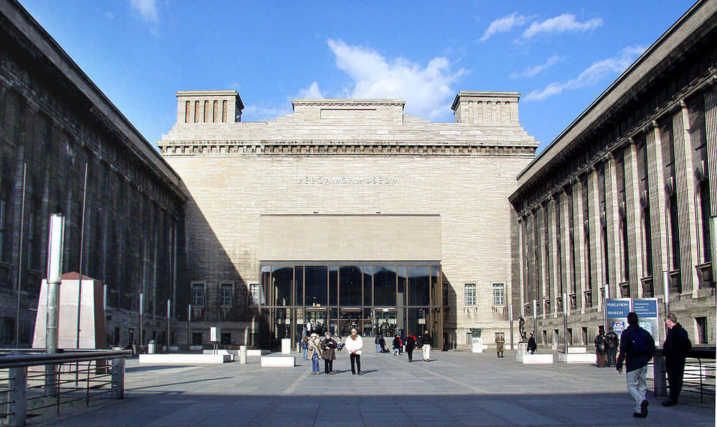 Museum Island Pergamonmuseum With Tourists Wallpaper