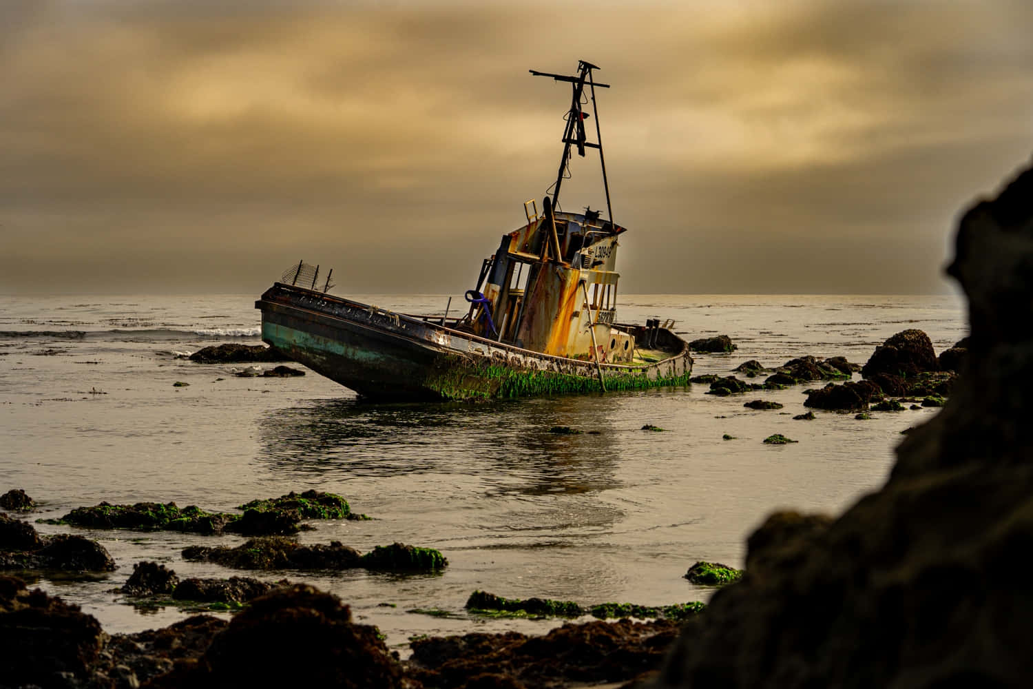 Mystifying Shipwreck At Dawn Wallpaper