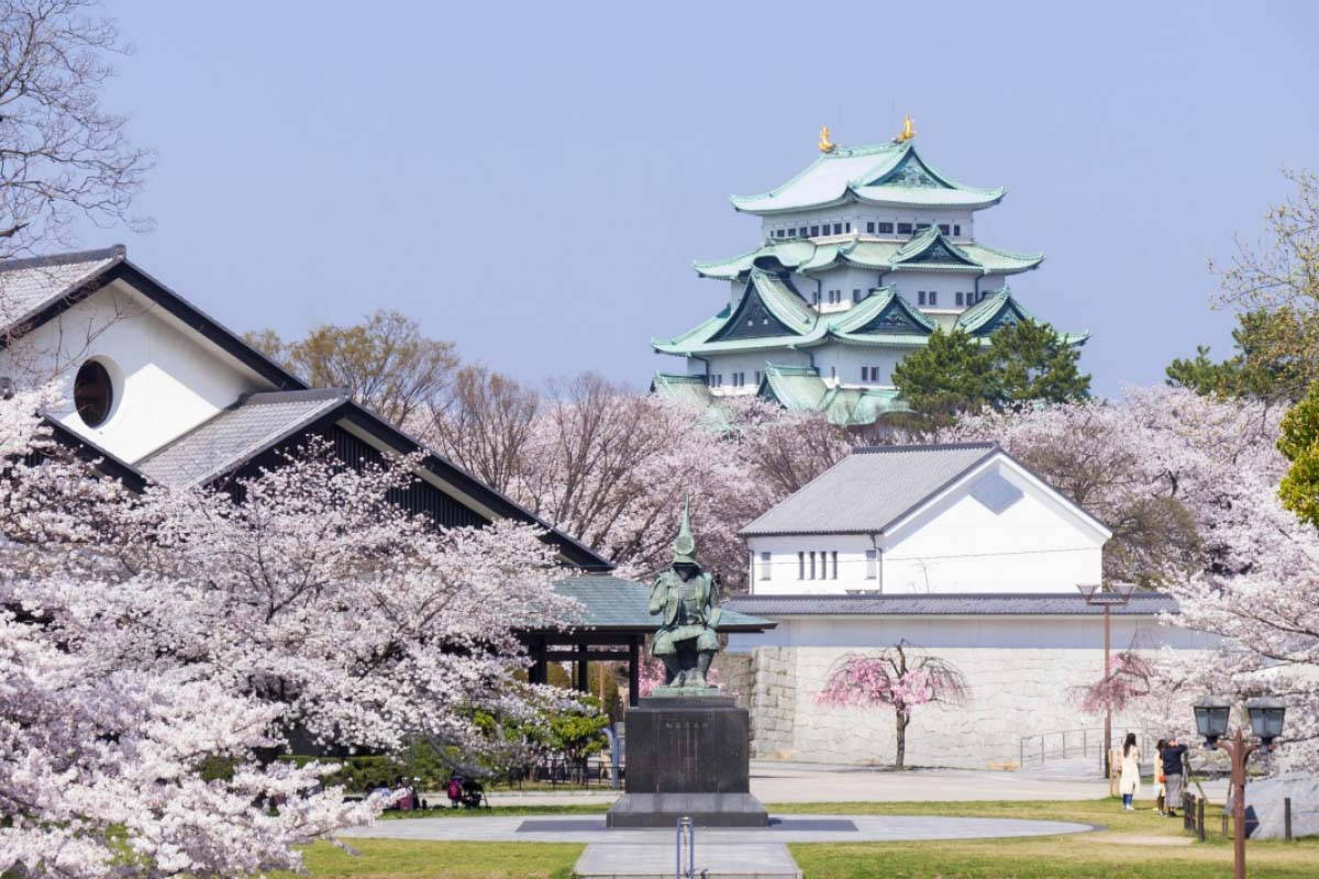 Nagoya Noh Theater Kato Statue Wallpaper