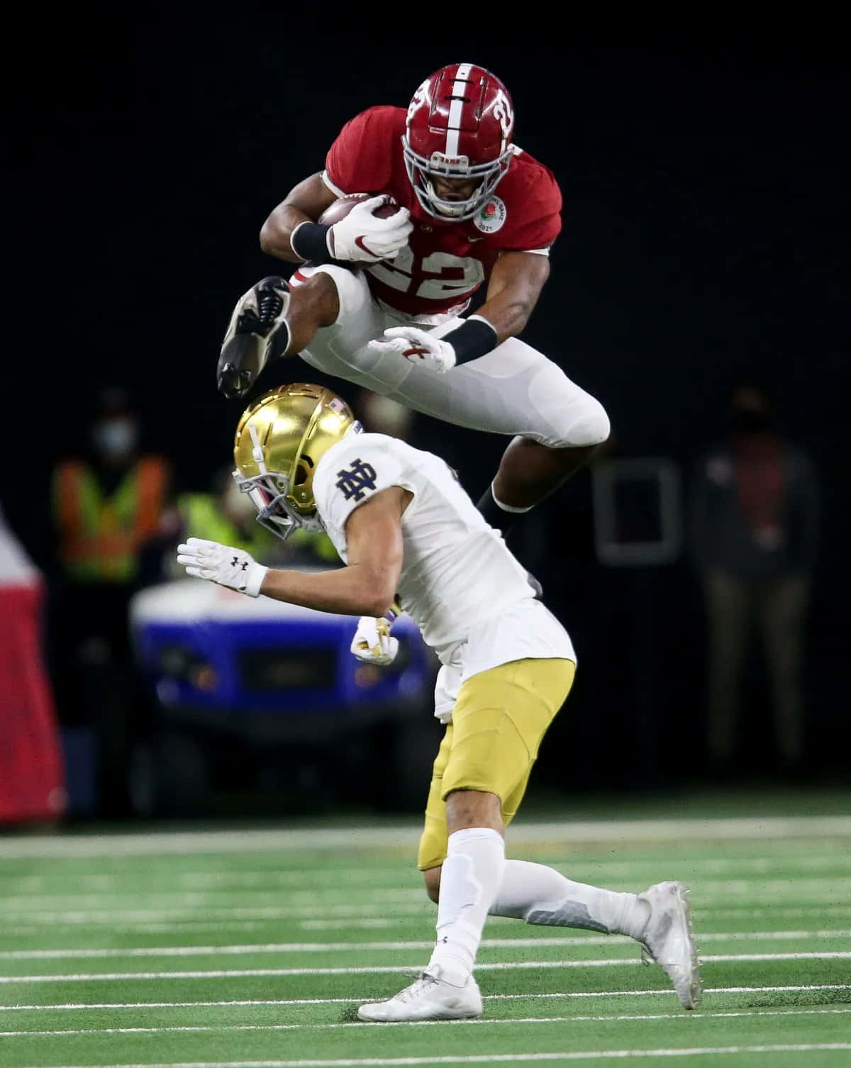 Najee Harris Athletic Hurdle Over Defender Wallpaper