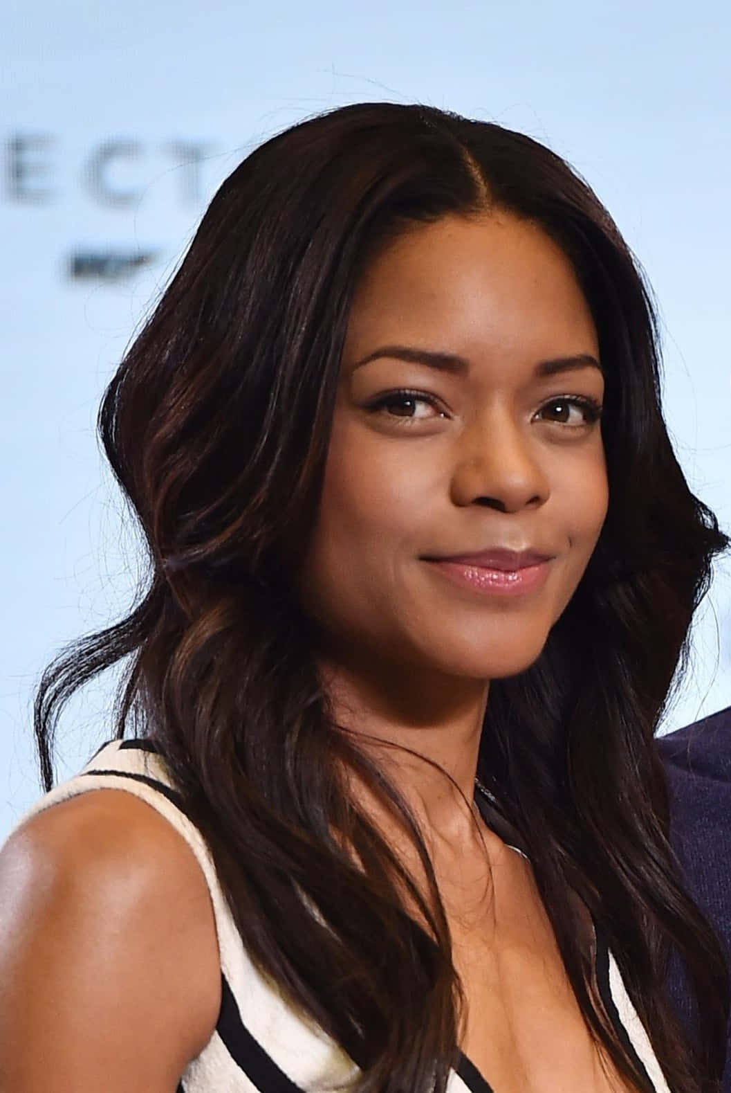 Naomie Harris Stunning In A Designer Dress At An Event Wallpaper