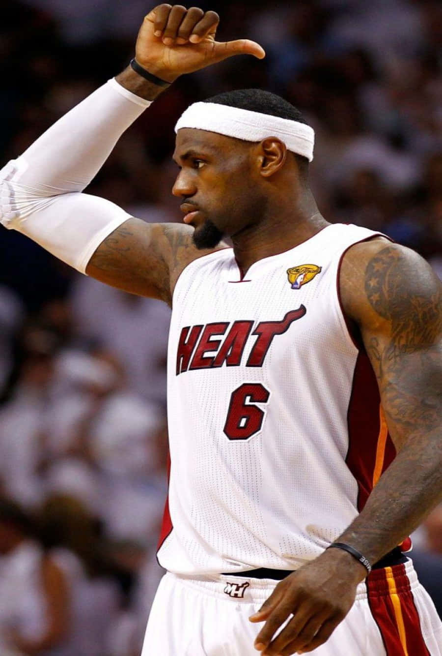 Nba Star Lebron James Using His Latest Iphone Wallpaper