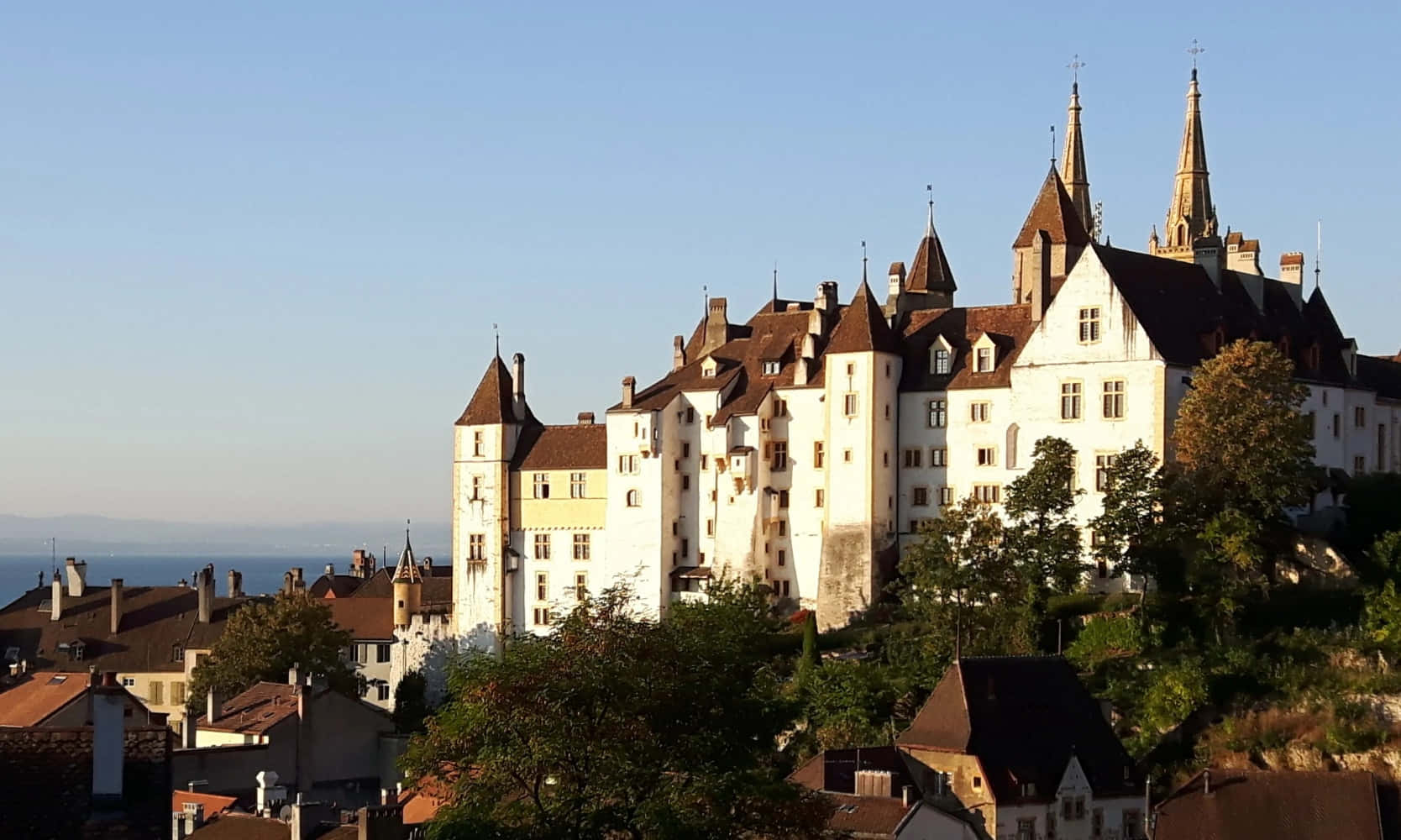 Neuchatel Castle Overlooking Lake Geneva Wallpaper