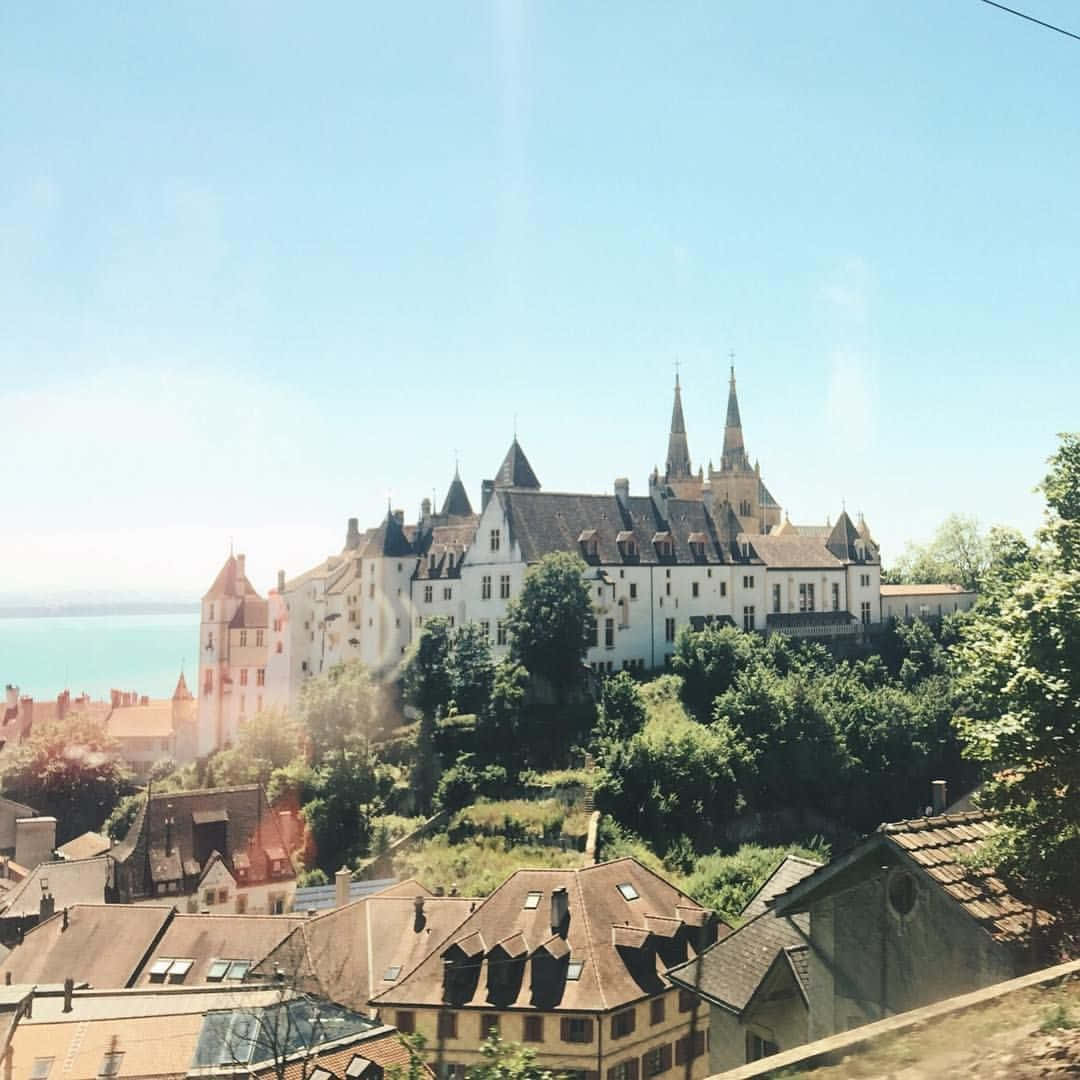 Neuchatel Castle Overlooking Lake Wallpaper