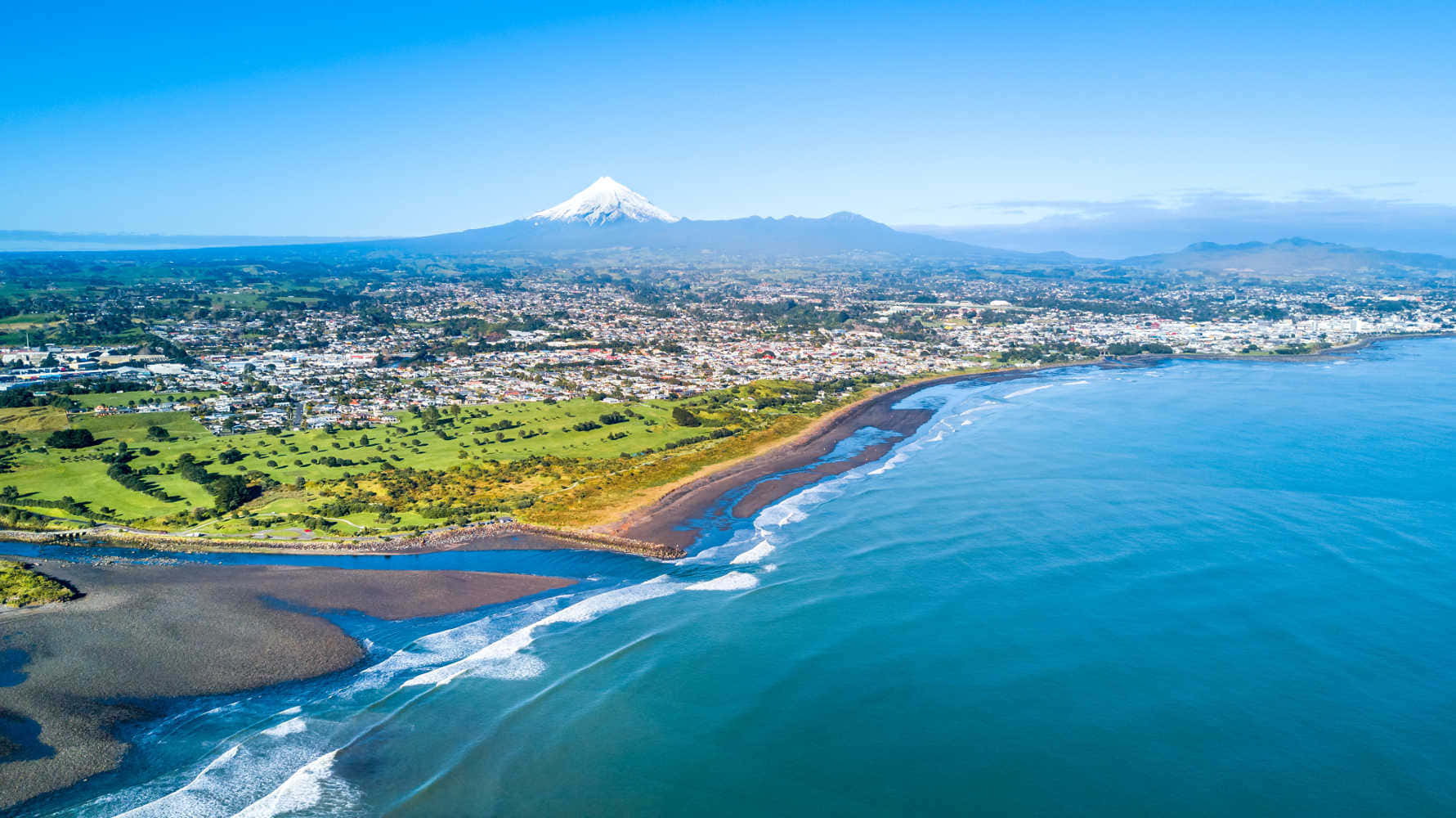 New Plymouth Coastlineand Mount Taranaki Wallpaper