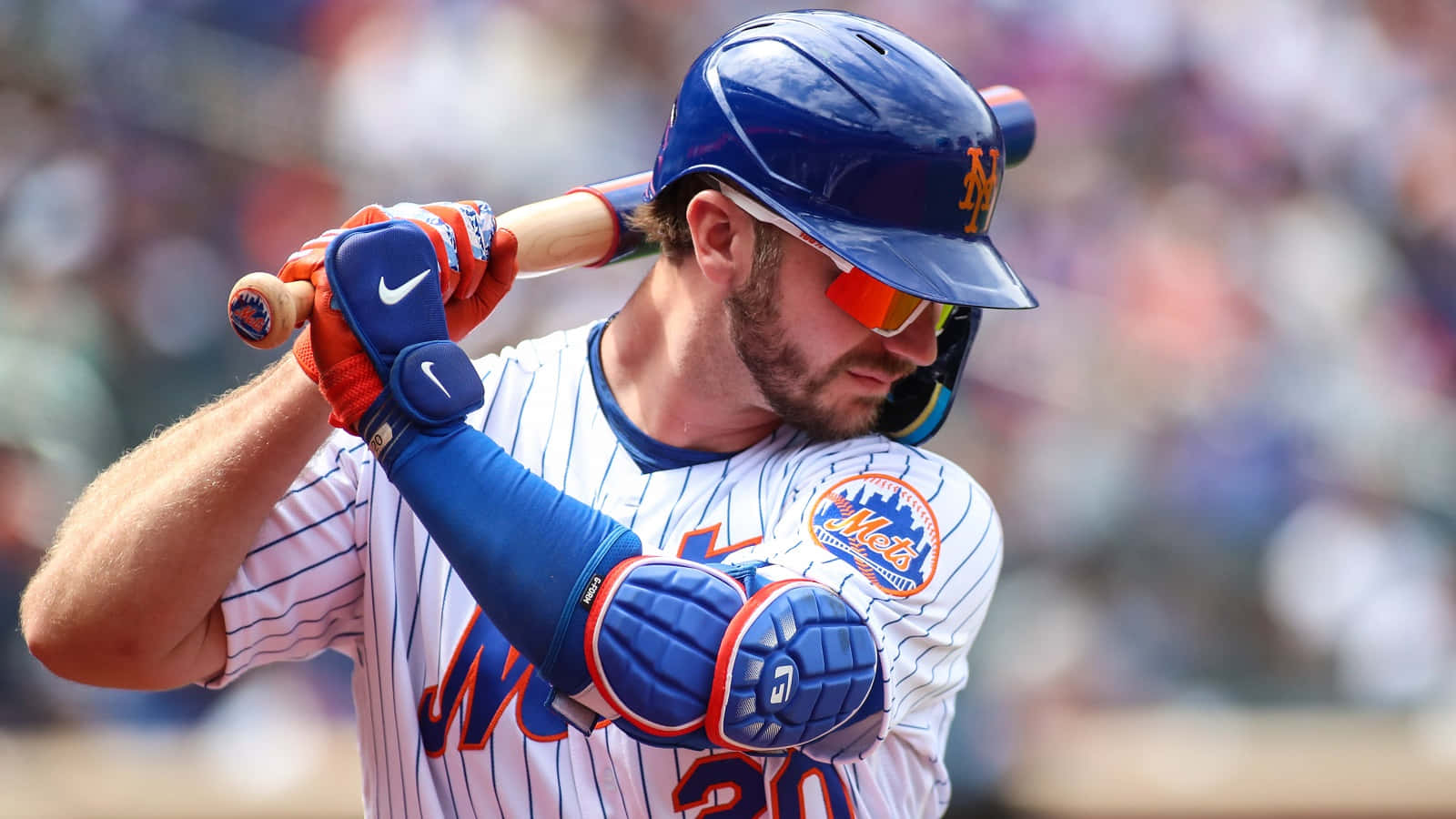 New York Mets Rookie Pete Alonso Wearing His Road Grey Jersey Wallpaper