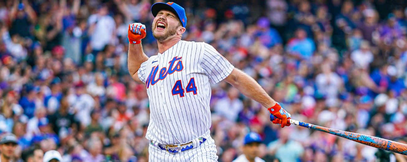 New York Mets Star Pete Alonso Crushing Homers At The Ballpark Wallpaper